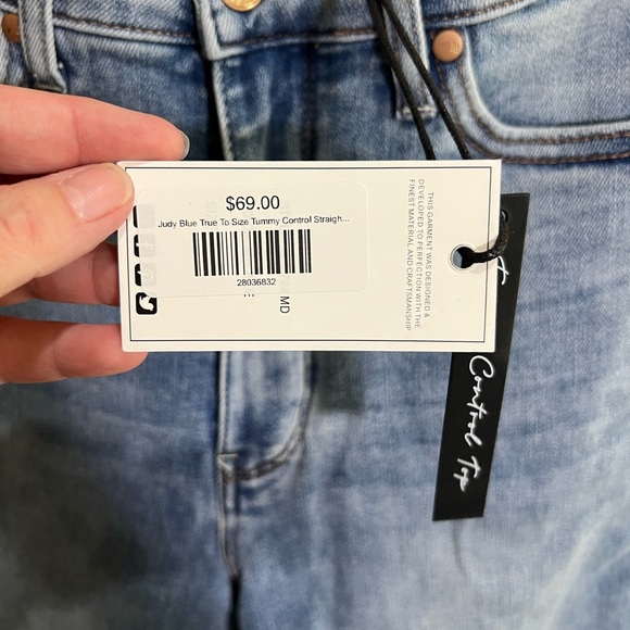 🆕 Judy Blue Light Wash Denim Jeans - Picture 3 of 7